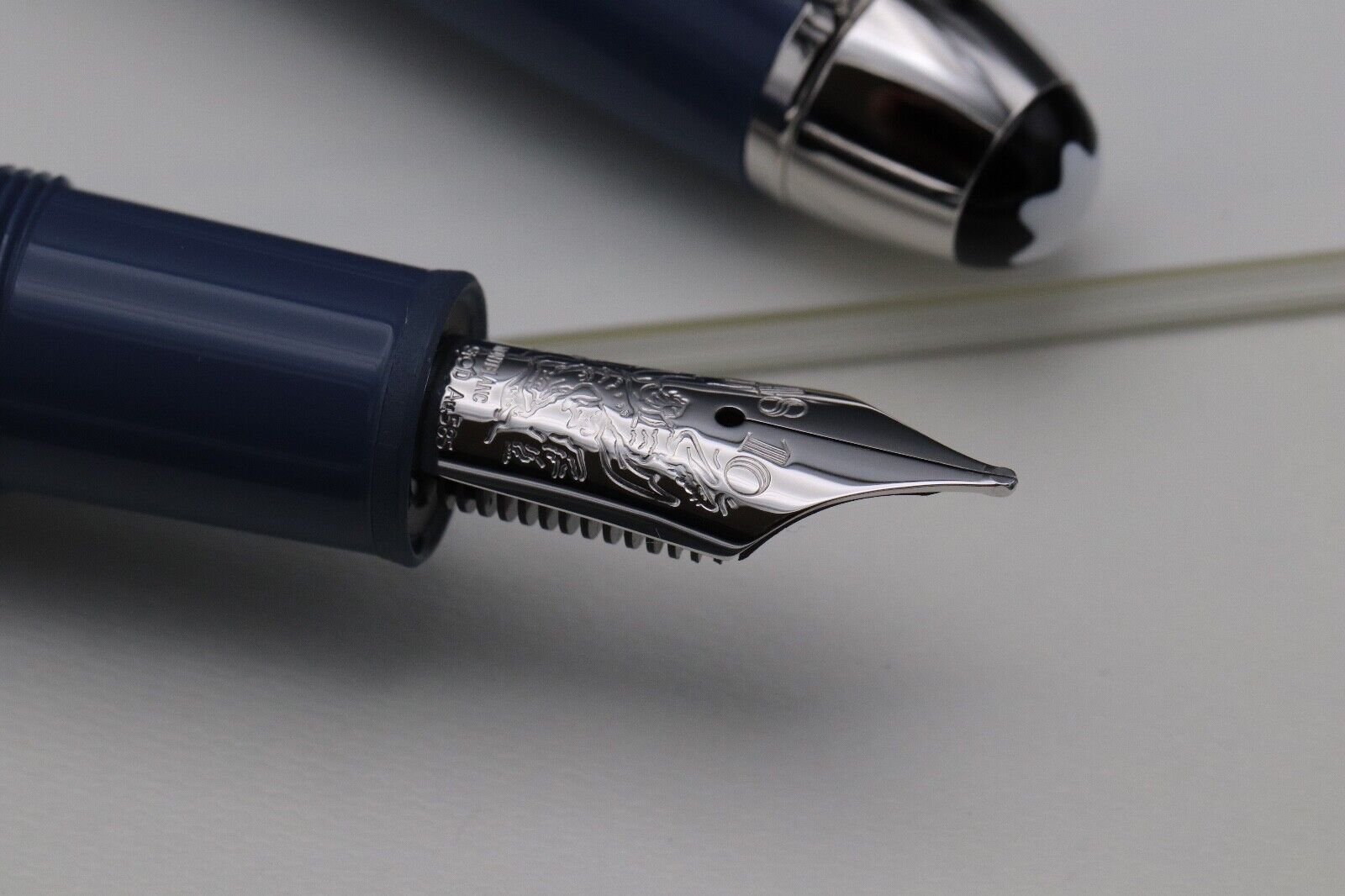 Montblanc Meisterstuck 146 LeGrand Glacier Fountain Pen image 2