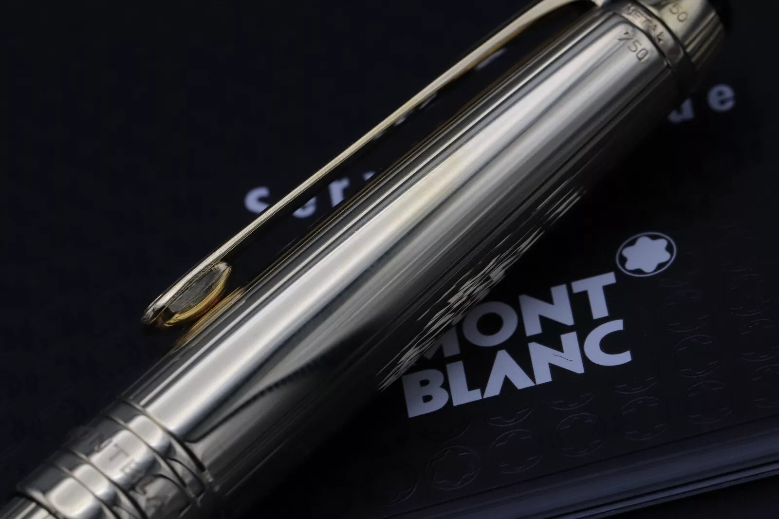 Montblanc Meisterstuck 144 Classique Pinstripe Solid Gold Fountain Pen image 5