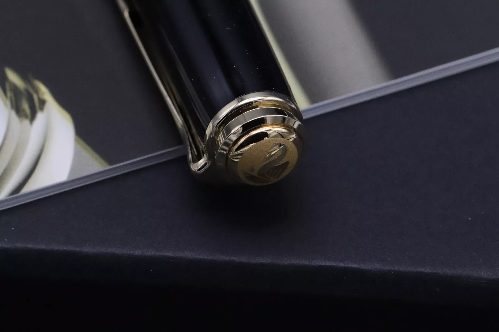 Pelikan Souveran M800 Blue Black Fountain Pen - EF Nib - UNUSED image 6