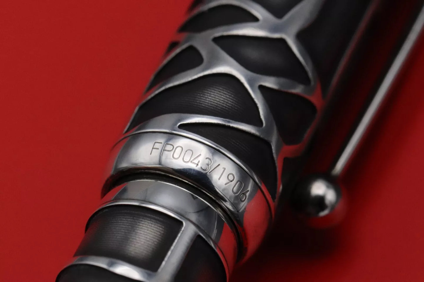 Montblanc Heritage Rouge et Noir Metamorphosis LE1906 Fountain Pen image 8