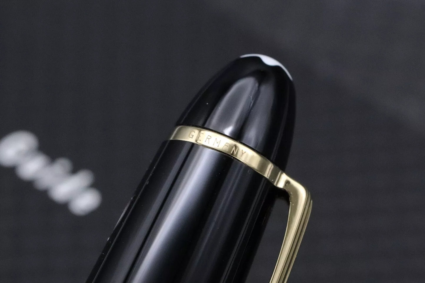 Montblanc Meisterstuck 147 Traveller Gold Coated Fountain Pen with Pouch image 6