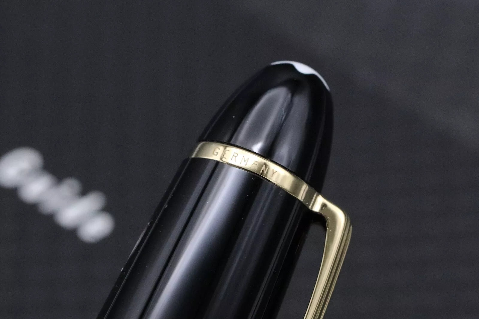 Montblanc Meisterstuck 147 Traveller Gold Coated Fountain Pen with Pouch image 6