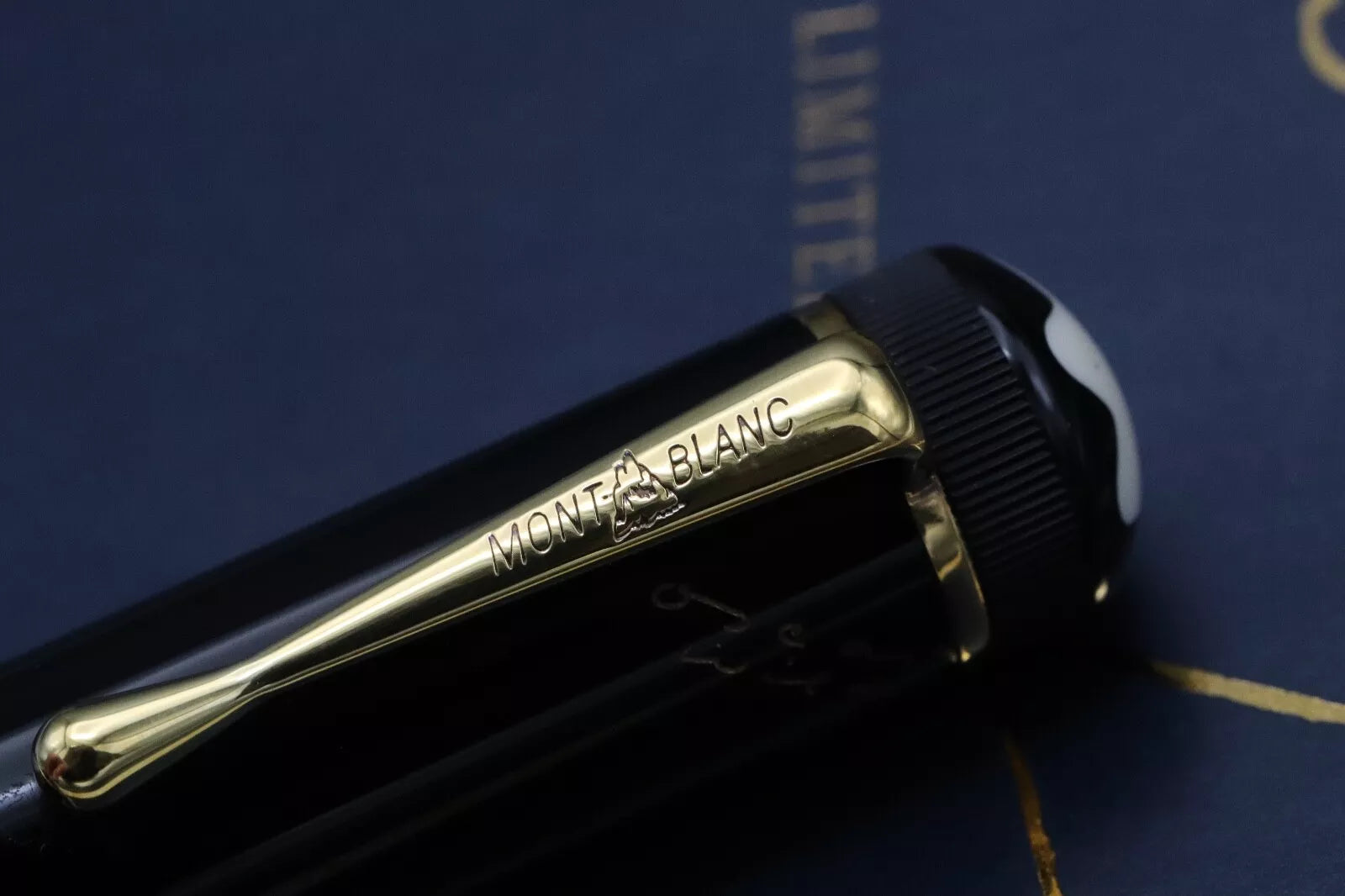 Montblanc Writers Edition Oscar Wilde Fountain Pen image 8