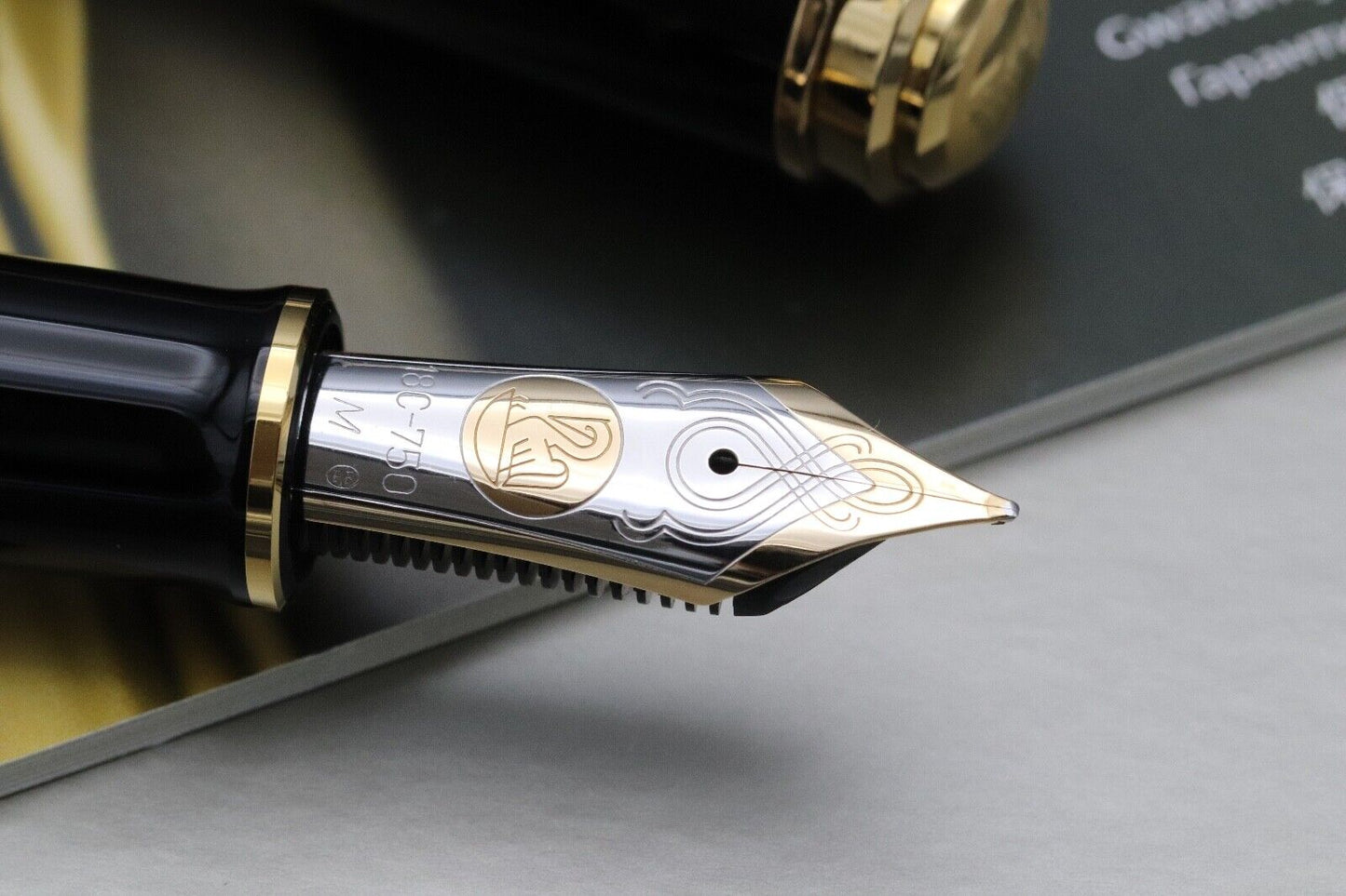 Pelikan Souveran M1000 Green Black Fountain Pen image 2