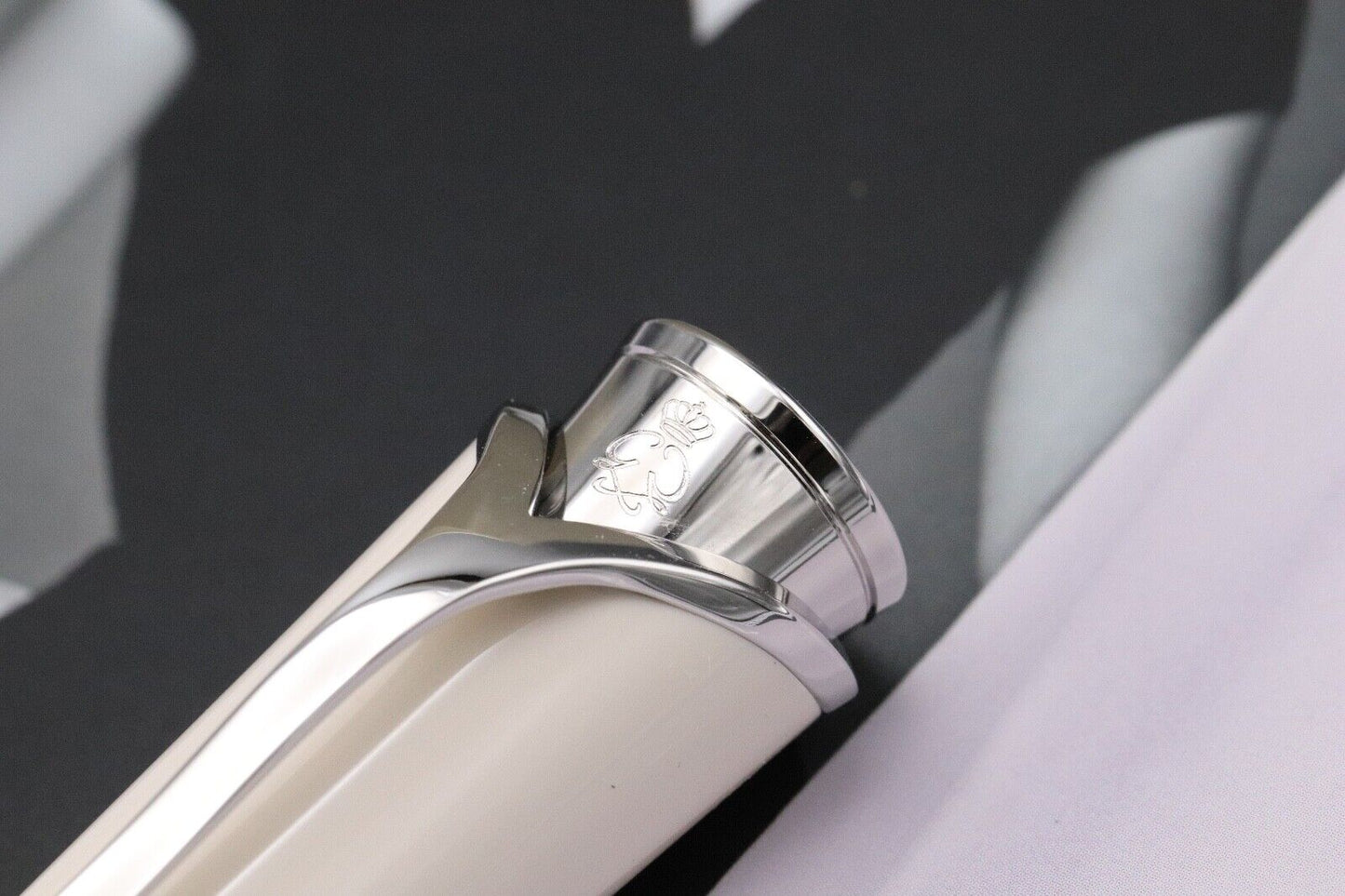 Montblanc Princesse Grace de Monaco Ivory-Resin Ballpoint Pen image 3
