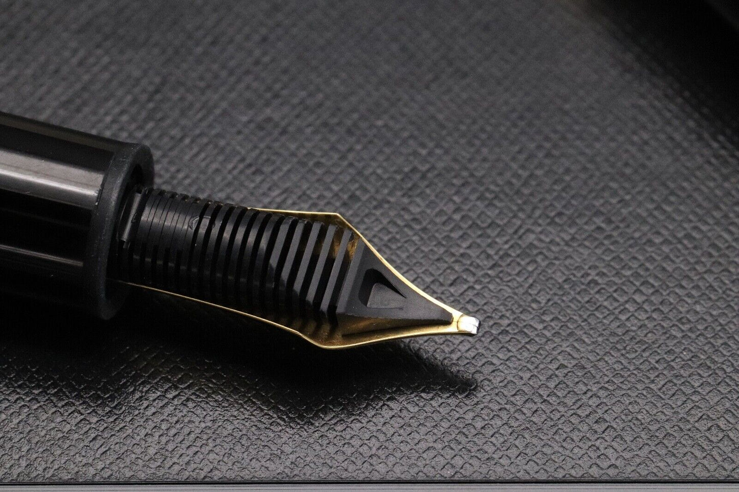 Montblanc Meisterstuck 149 Gold-Coated Fountain Pen - BB Nib image 4