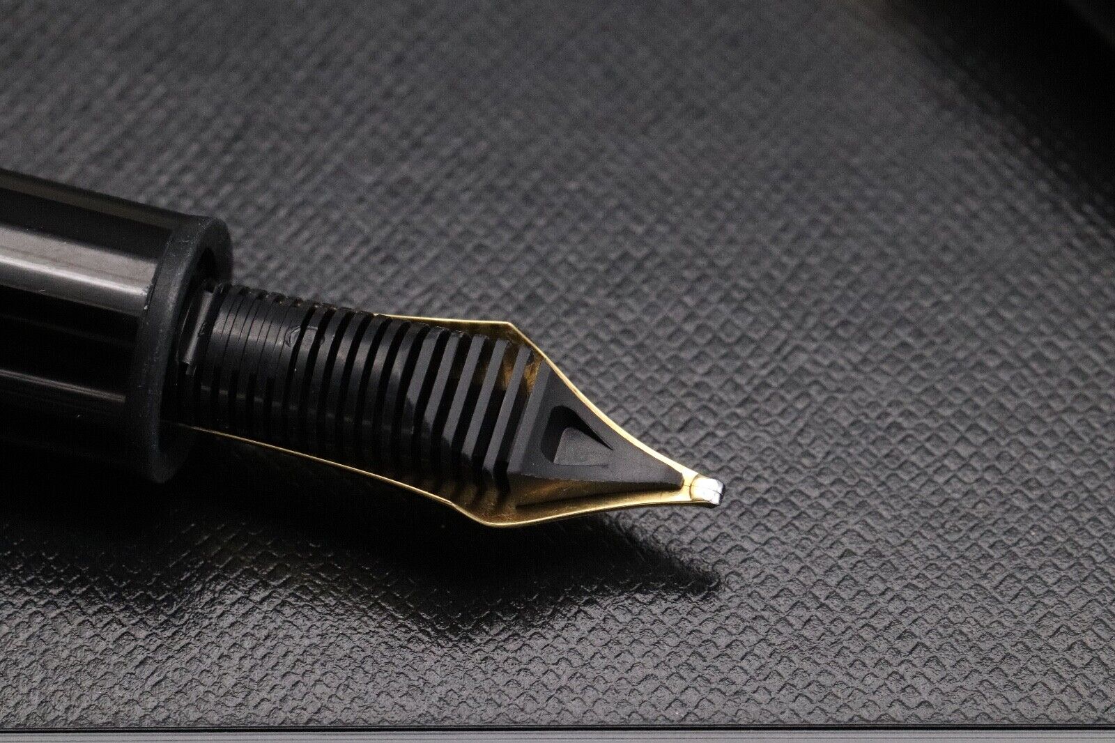 Montblanc Meisterstuck 149 Gold-Coated Fountain Pen - BB Nib image 4