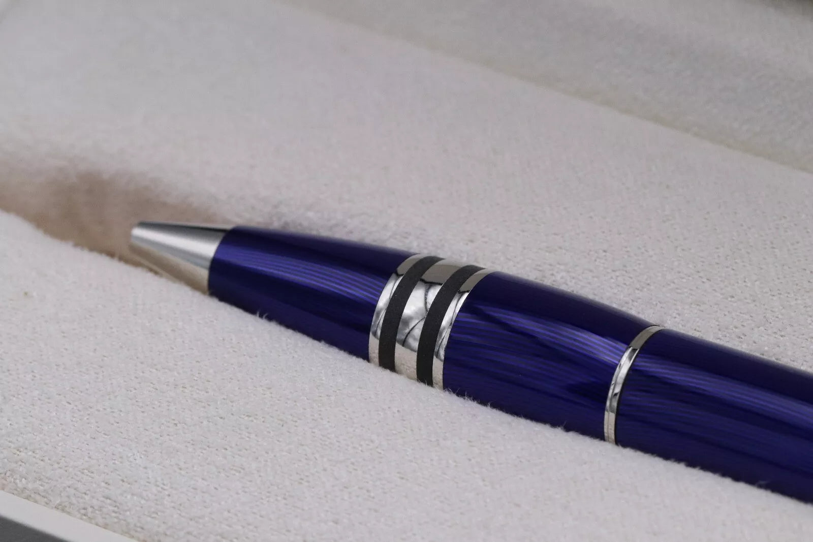 Montblanc Starwalker Cool Blue Ballpoint Pen image 5