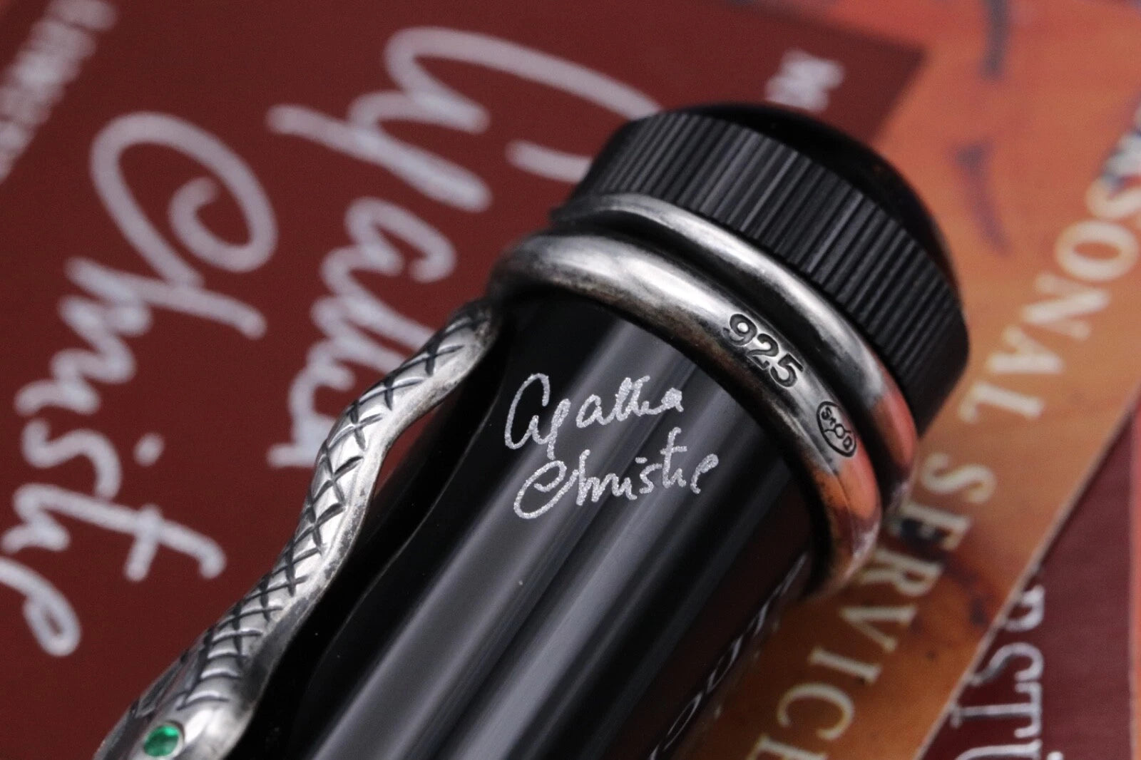 Montblanc Agatha Christie Press 'Emerald Eyes' Fountain Pen - UNUSED image 8