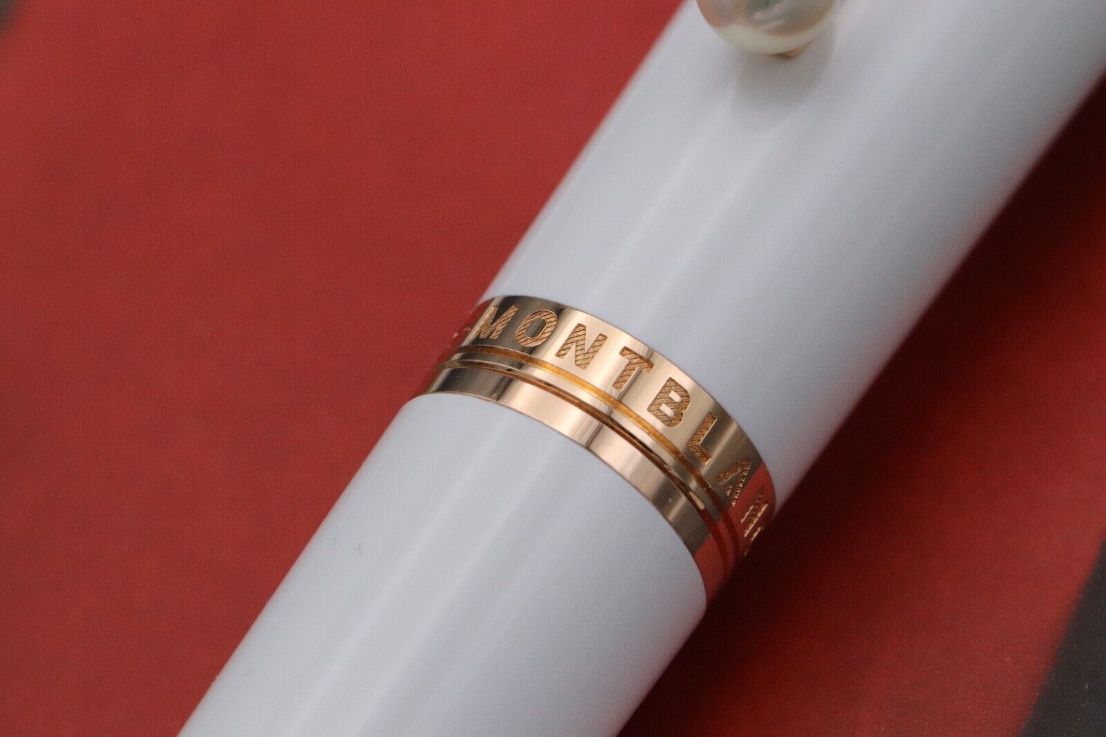 Montblanc Muses Marilyn Monroe White Ballpoint Pen - UNUSED image 2