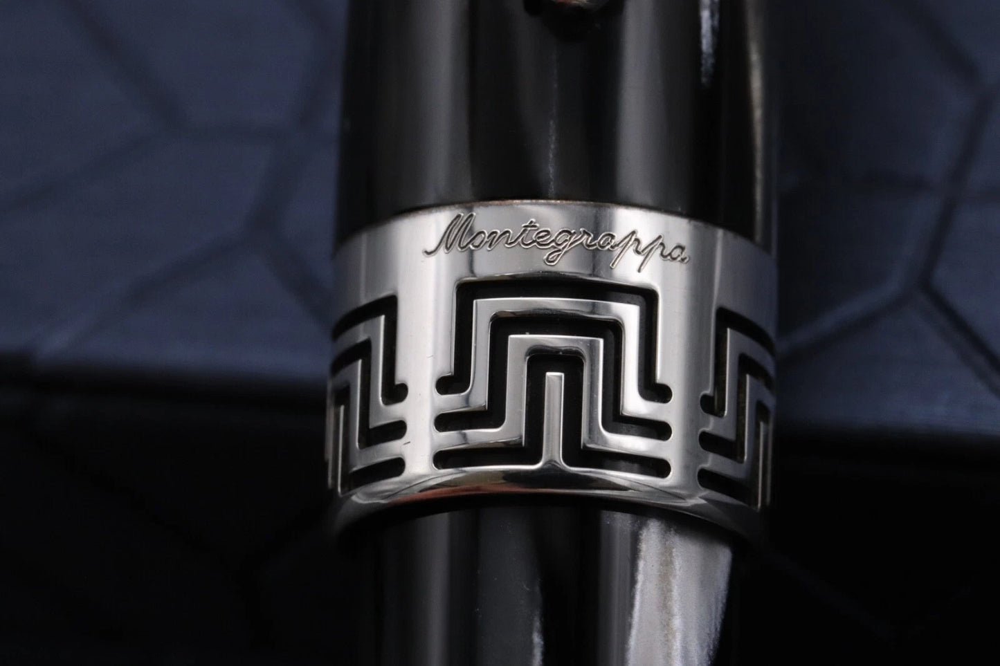 Montegrappa Extra 1930 Black White Celluloid Fountain Pen - EF Nib image 4