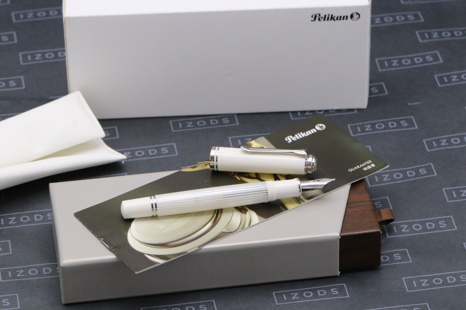 Pelikan Souveran M605 White Transparent Fountain Pen - Fine Nib image 0