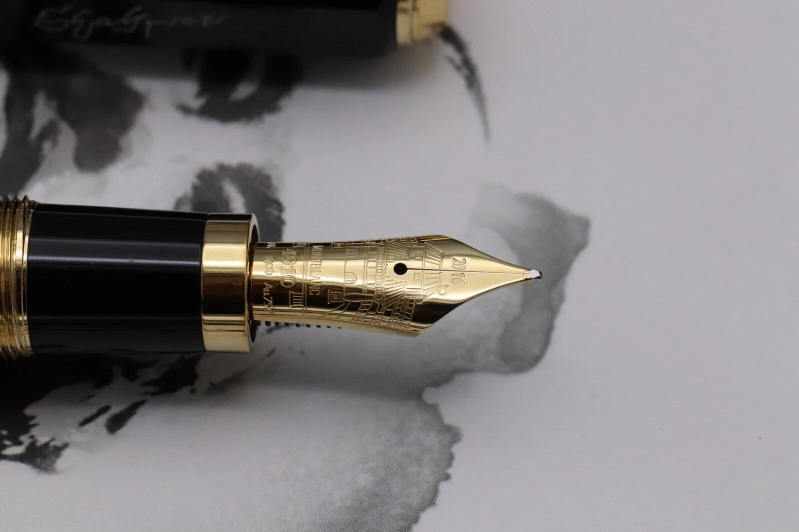 Montblanc Writers Edition William Shakespeare Fountain Pen - OM Nib image 2