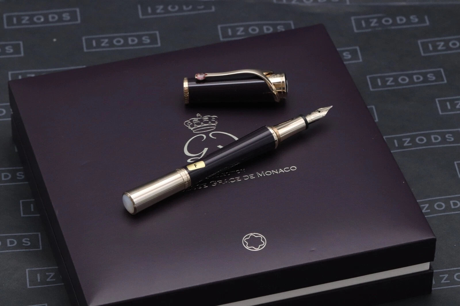 Montblanc Princesse Grace de Monaco Purple Fountain Pen - UNUSED image 0