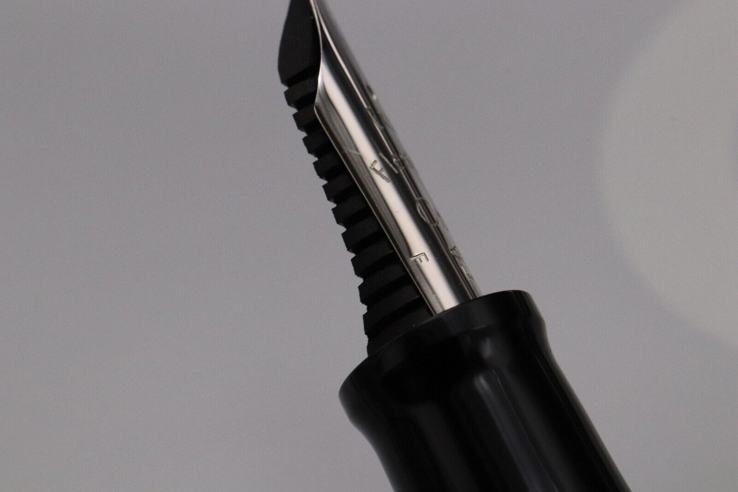 Omas Paragon Silver Guilloche LE35 Fountain Pen - Fine 'Extra Flessible' Nib image 4