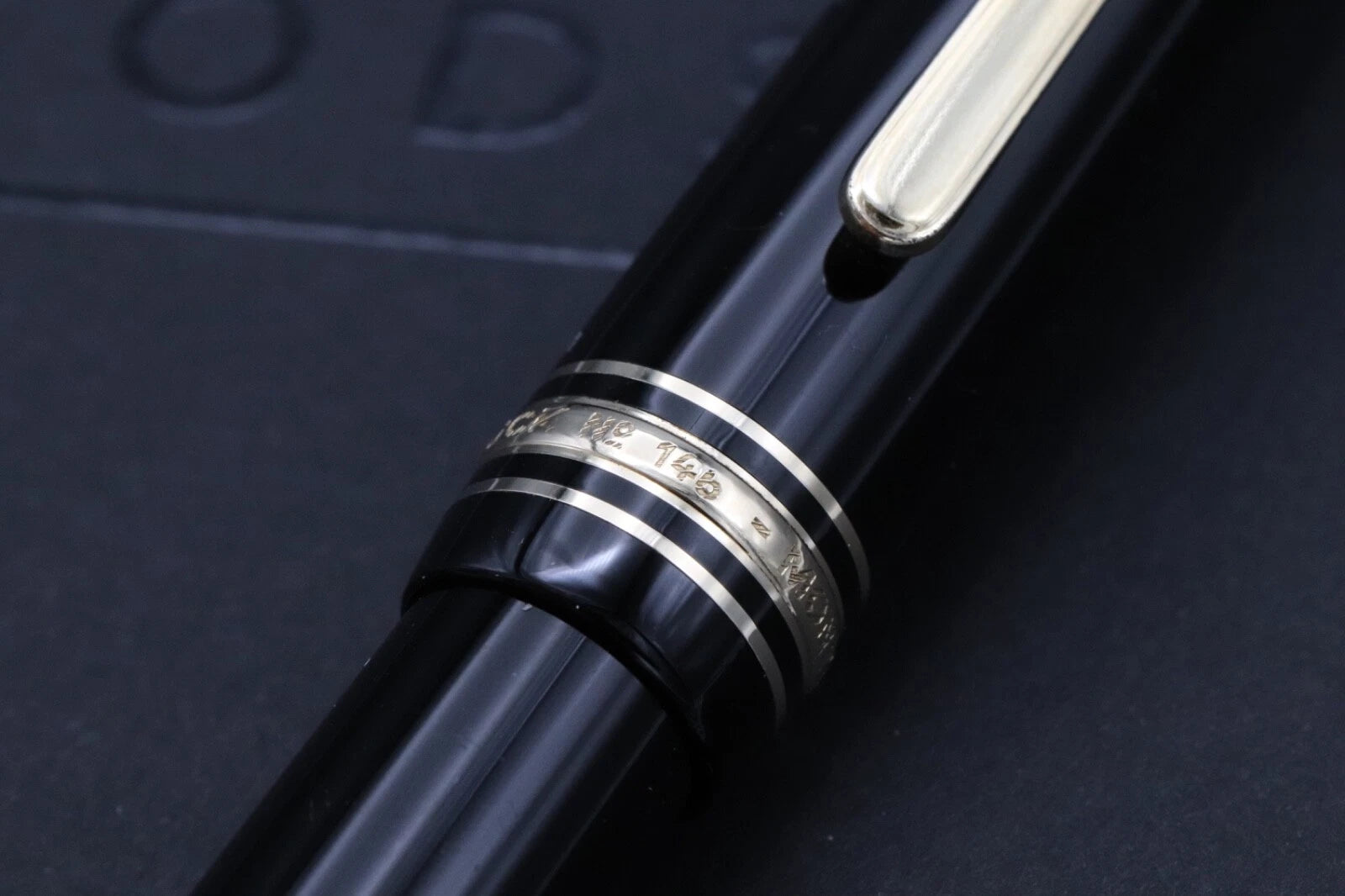 Montblanc Meisterstuck 146 LeGrand Gold Coated Fountain Pen - 18c Monotone Nib image 2