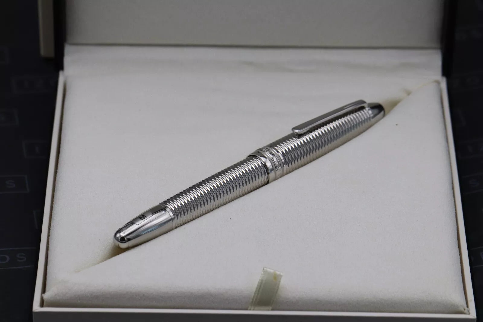 Montblanc Meisterstuck LeGrand Geometry Platinum-Coated Fountain Pen - UNUSED image 9