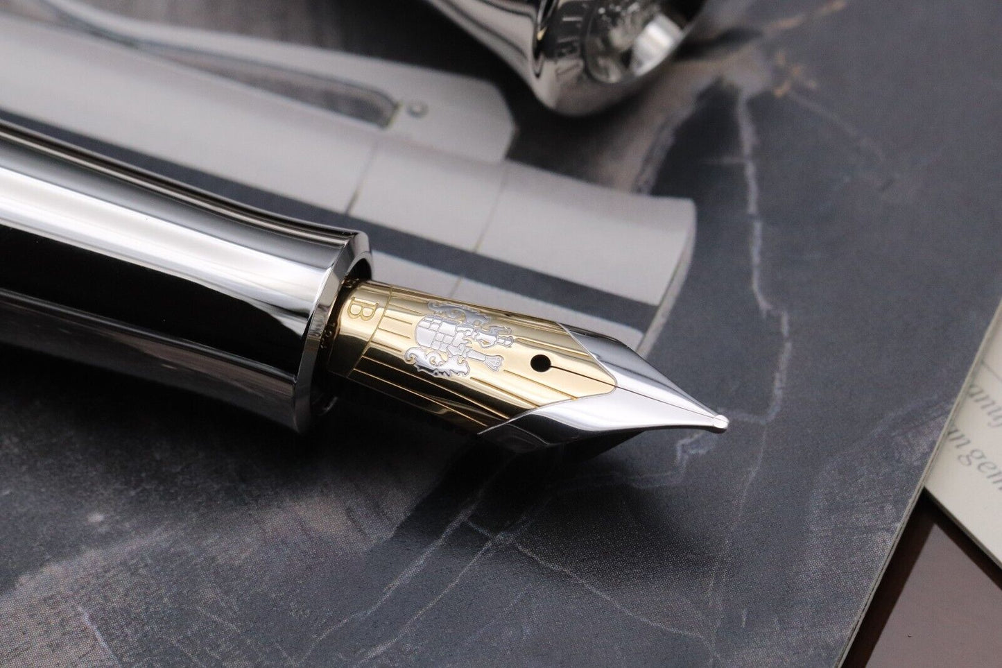 Graf von Faber-Castell Pen of the Year 2007 Petrified Wood Fountain Pen - UNUSED image 2