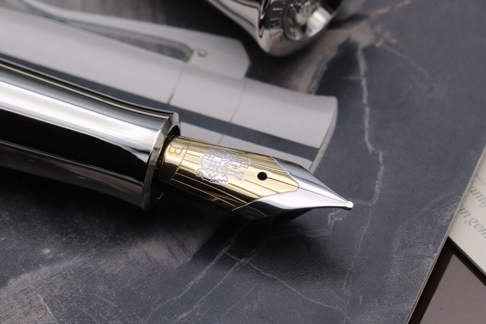 Graf von Faber-Castell Pen of the Year 2007 Petrified Wood Fountain Pen - UNUSED image 2