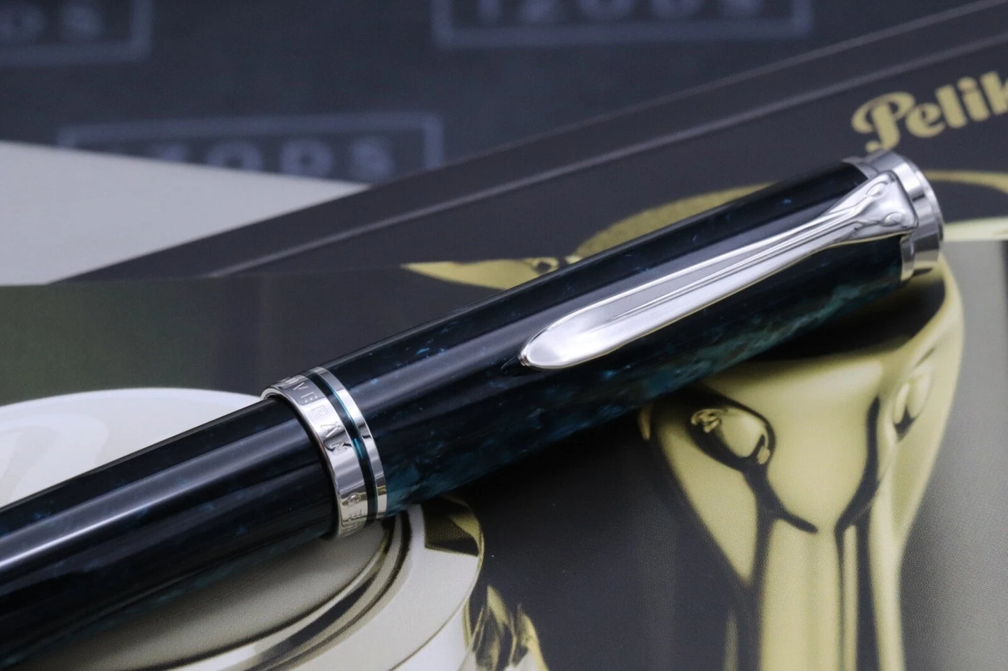 Pelikan Souveran M805 Ocean Swirl Special Edition Fountain Pen image 11