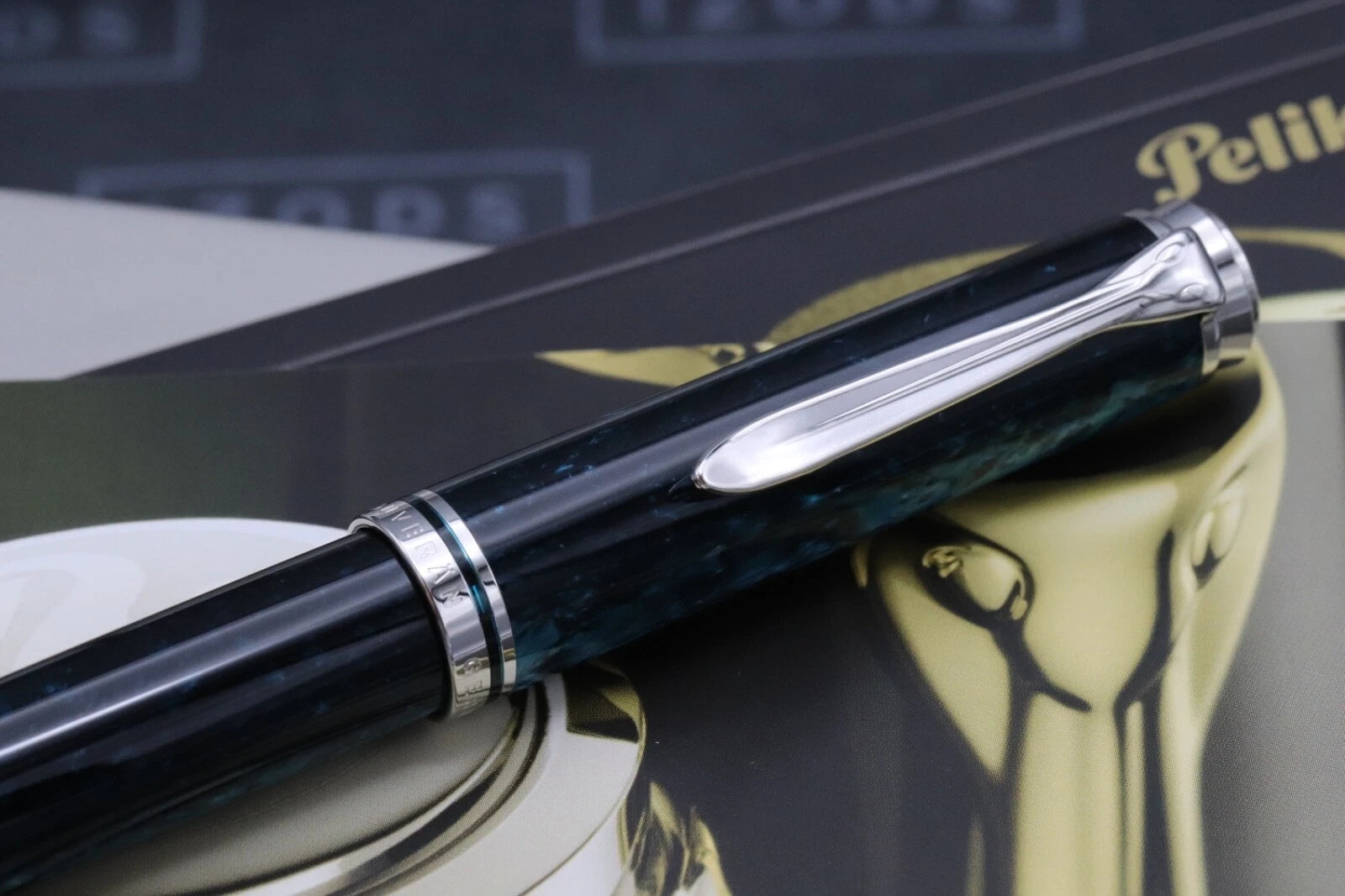 Pelikan Souveran M805 Ocean Swirl Special Edition Fountain Pen image 11