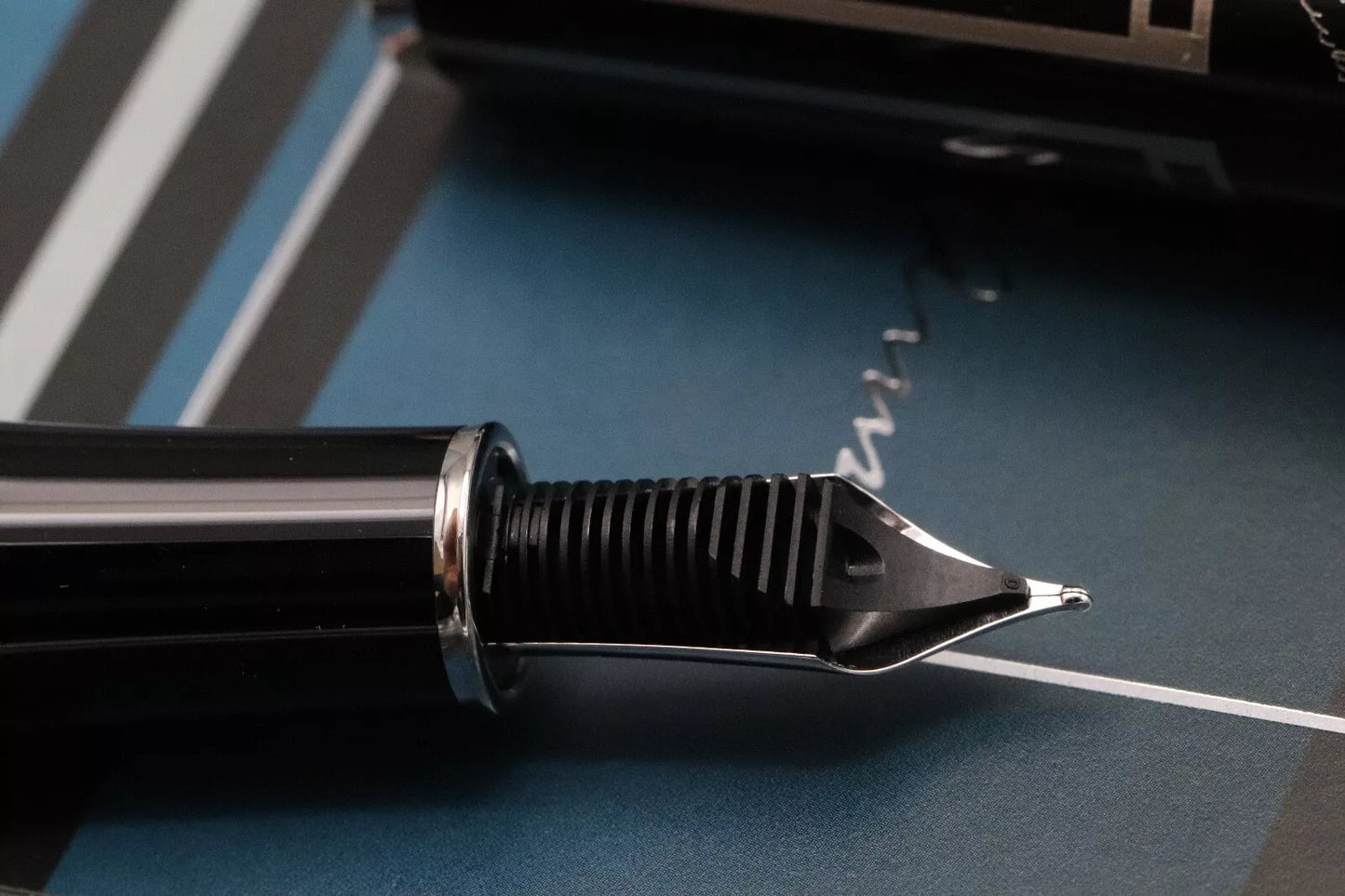 Montblanc Writers Edition Thomas Mann Fountain Pen - Fine Nib image 6