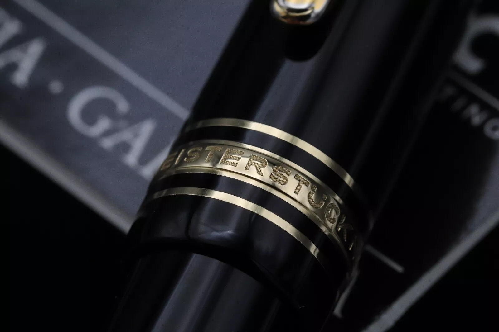 Montblanc Meisterstuck 146 LeGrand Gold Coated Fountain Pen - Monotone Nib image 5