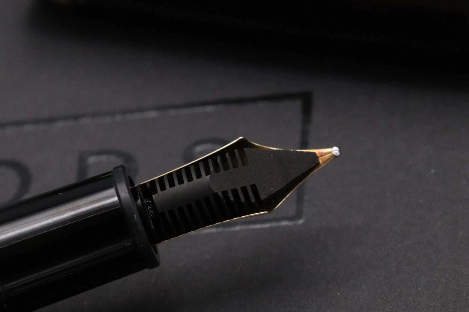 Montblanc Meisterstuck 146 LeGrand Gold Coated Fountain Pen - OB Monotone Nib image 4