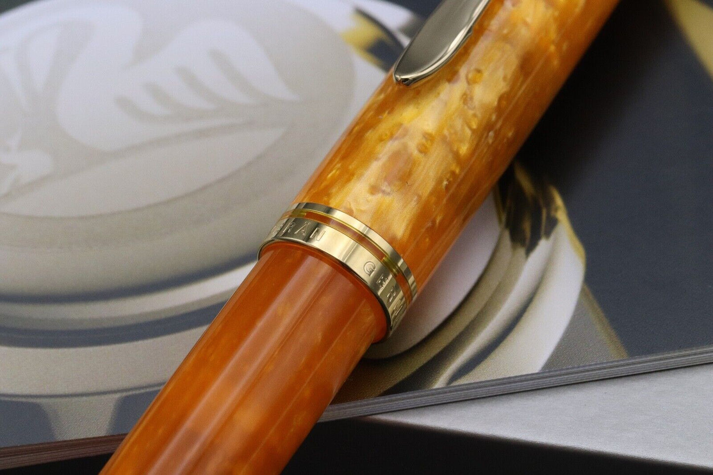 Pelikan Souveran M600 Vibrant Orange Fountain Pen - Broad Nib image 4