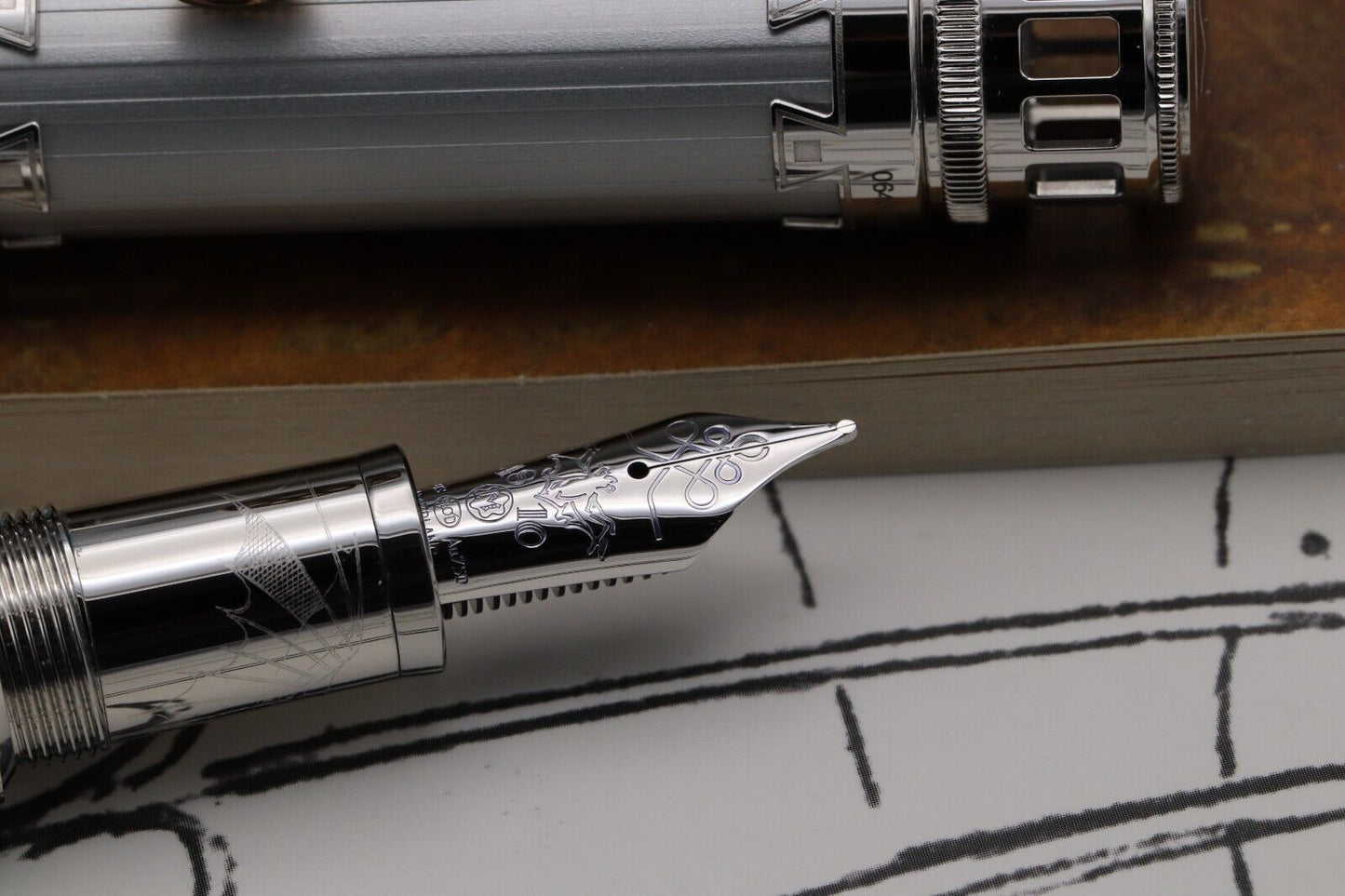 Montblanc Great Characters Leonardo da Vinci 3000 LE Fountain Pen image 2