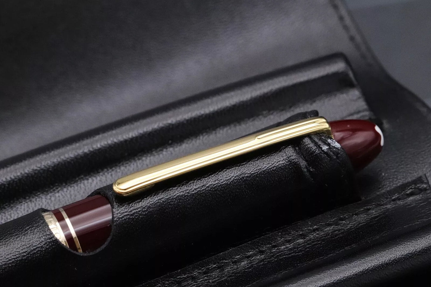 Montblanc Meisterstuck 147 Traveller Bordeaux Fountain Pen with Pouch image 9