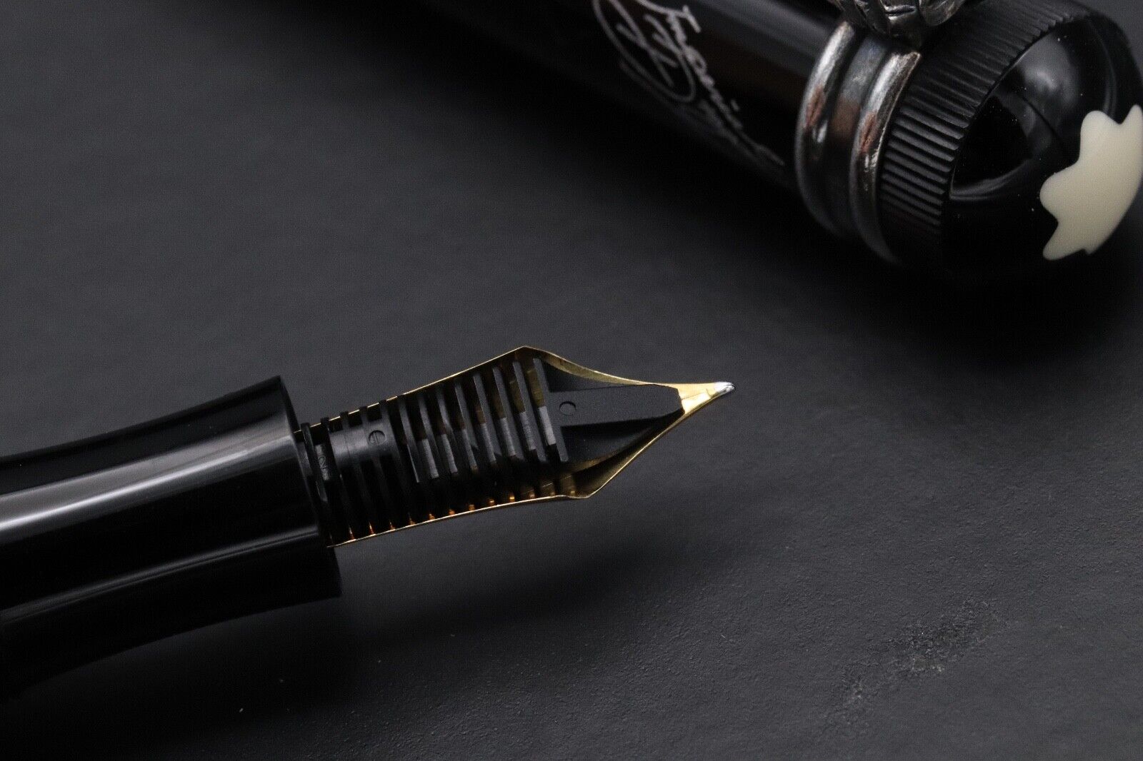 Montblanc Writers Edition Imperial Dragon Fountain Pen - NEVER INKED image 3