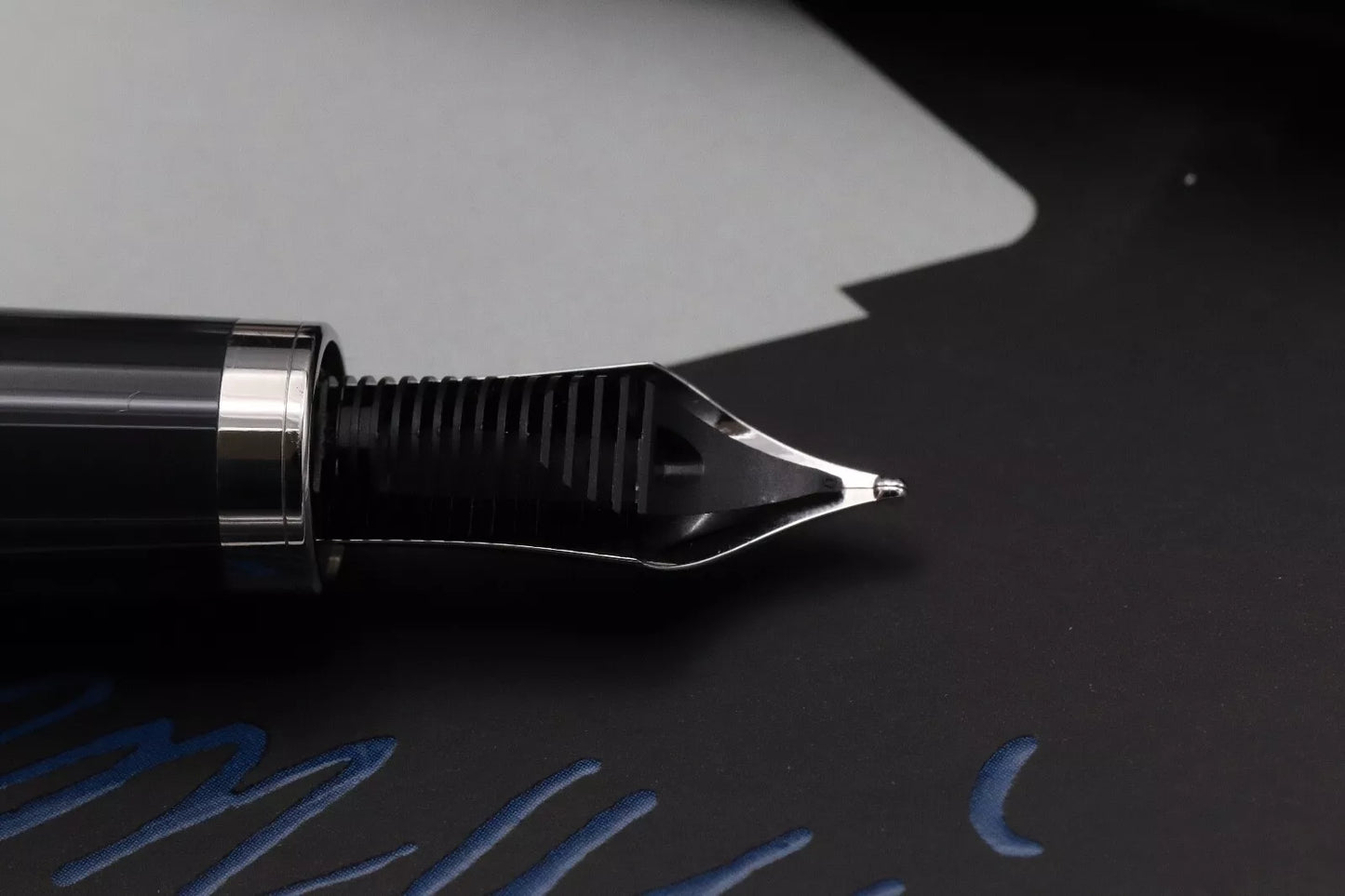Montblanc Writers Edition Leo Tolstoy Fountain Pen - UNUSED image 4