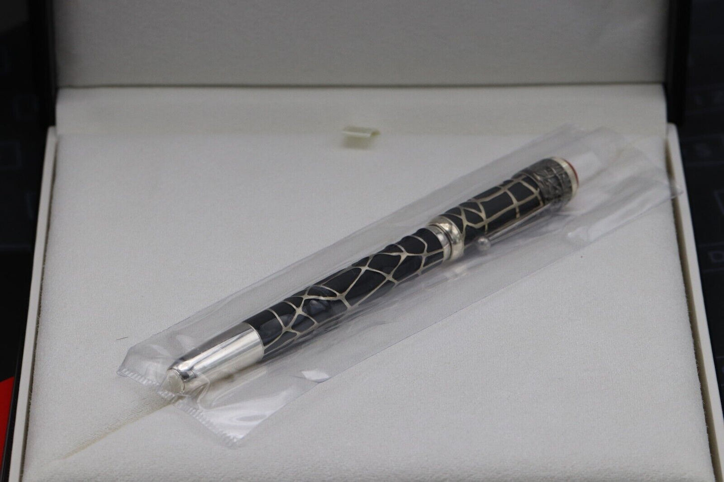 Montblanc Heritage Rouge et Noir Metamorphosis LE1906 Fountain Pen - UNUSED image 7