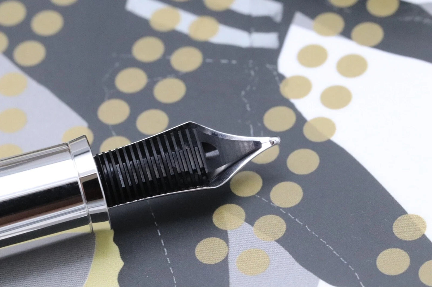 Montblanc Great Characters Elvis Presley Fountain Pen - INKED ONCE image 6