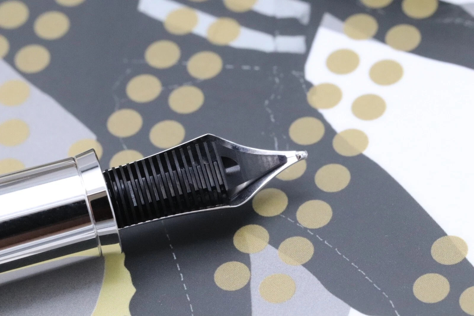 Montblanc Great Characters Elvis Presley Fountain Pen - INKED ONCE image 6