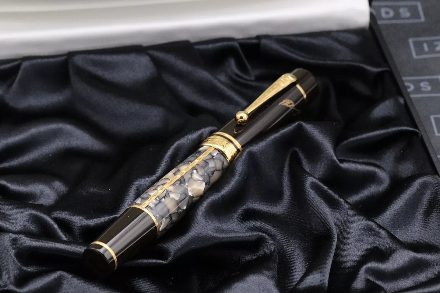 Montblanc Writers Edition Alexandre Dumas (Father) Fountain Pen image 9