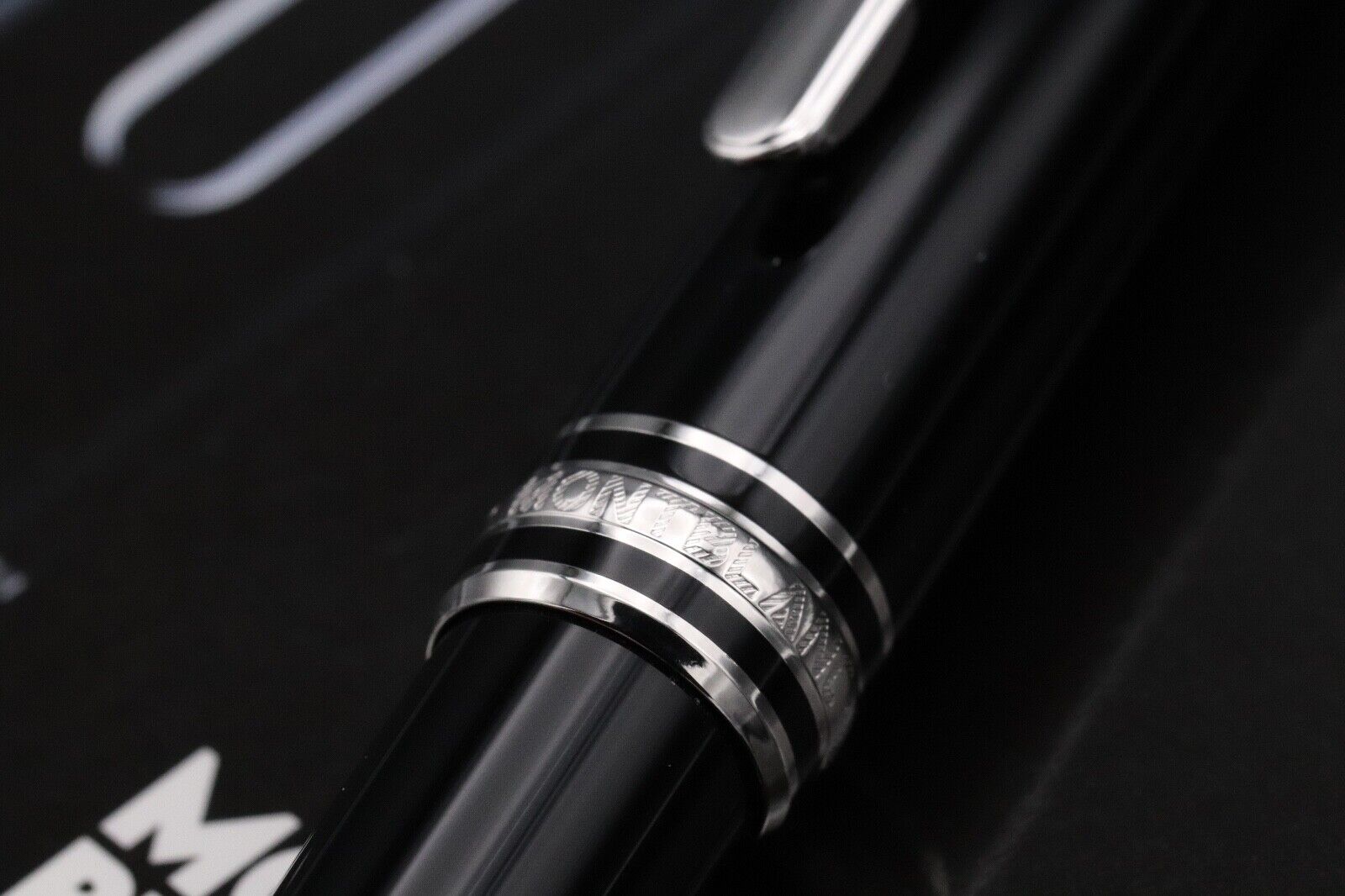 Montblanc Meisterstück 164 Classique Diamond Collection Ballpoint Pen image 2