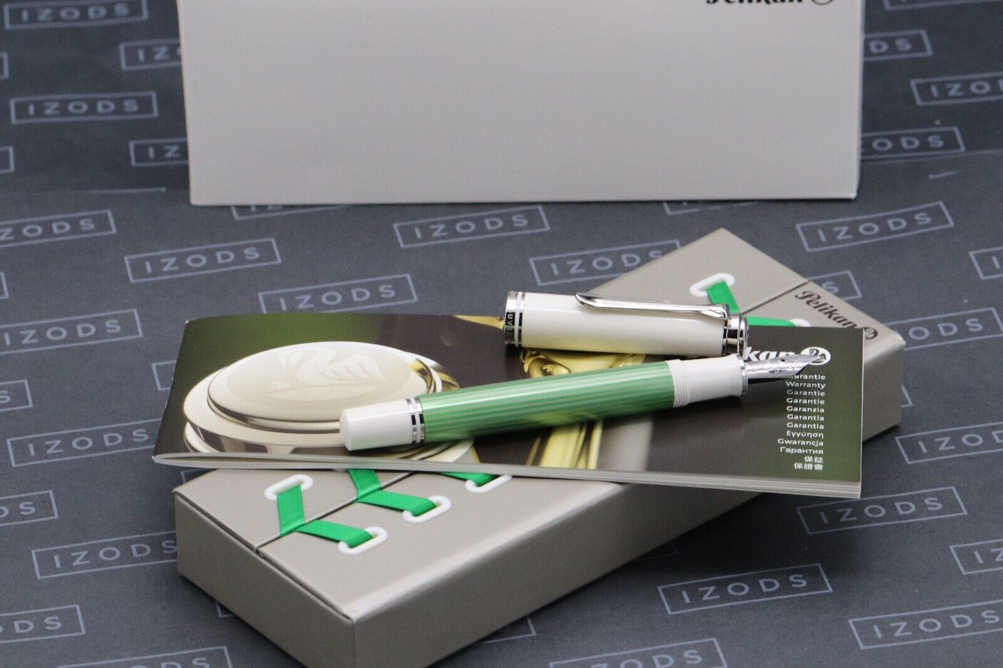 Pelikan Souveran M605 Green White Fountain Pen image 0