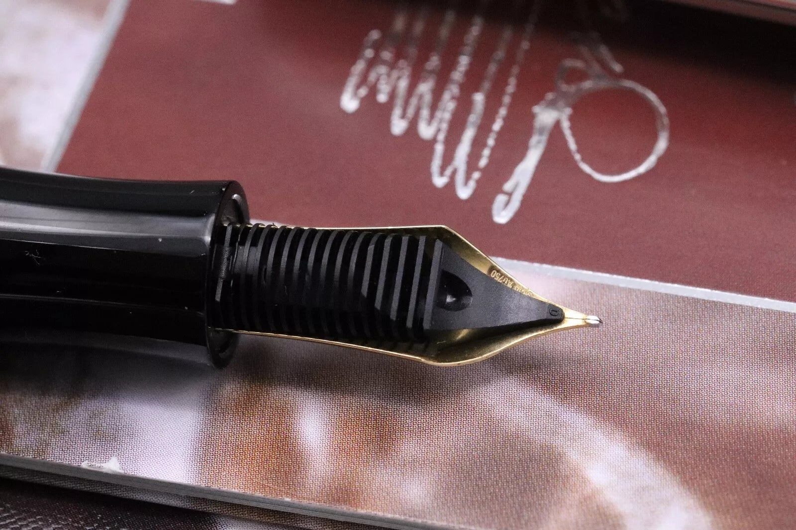 Montblanc Writers Edition Charles Dickens Fountain Pen - UNUSED - EF Nib image 10