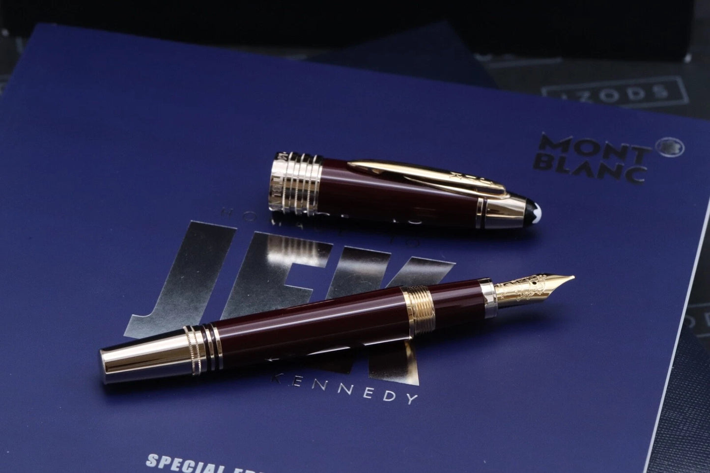 Montblanc Great Characters JFK Burgundy Fountain Pen - UNUSED image 8