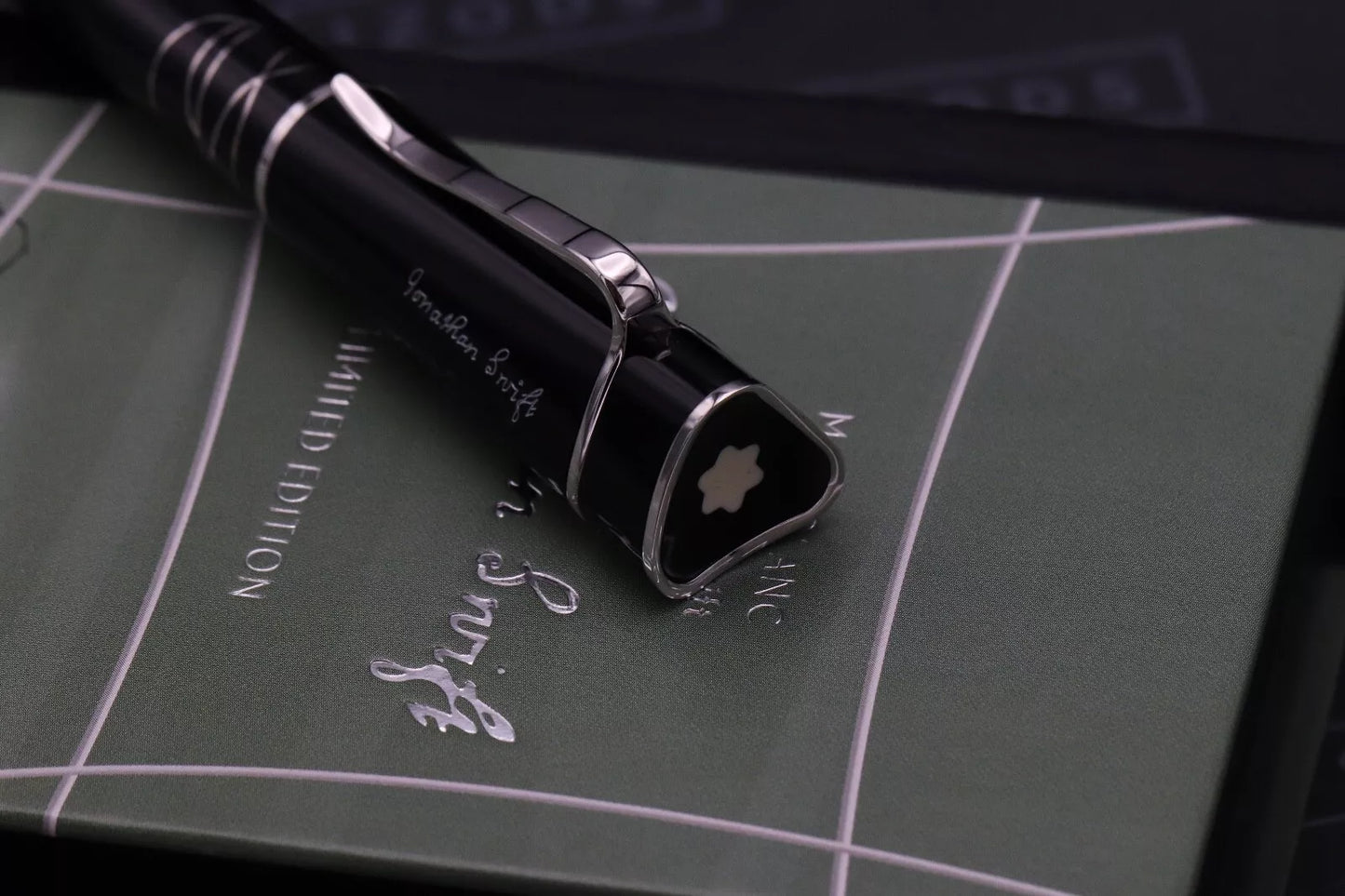 Montblanc Writers Edition Jonathan Swift Fountain Pen - UNUSED image 6