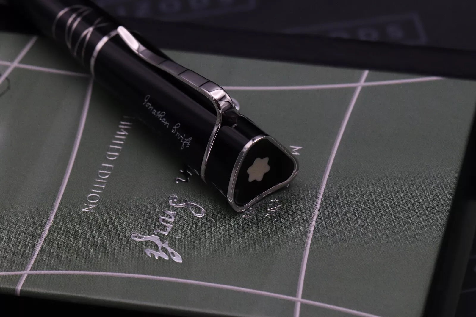 Montblanc Writers Edition Jonathan Swift Fountain Pen - UNUSED image 6