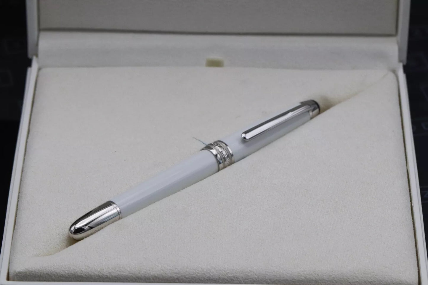 Montblanc Meisterstuck Classique Tribute to the Mont Blanc Fountain Pen image 11