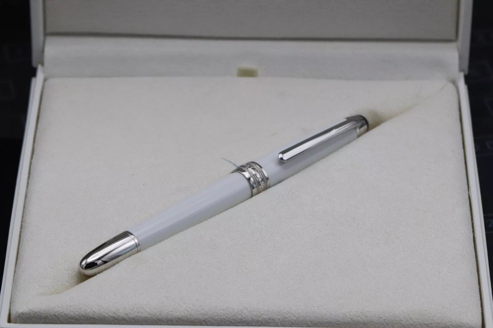 Montblanc Meisterstuck Classique Tribute to the Mont Blanc Fountain Pen image 11