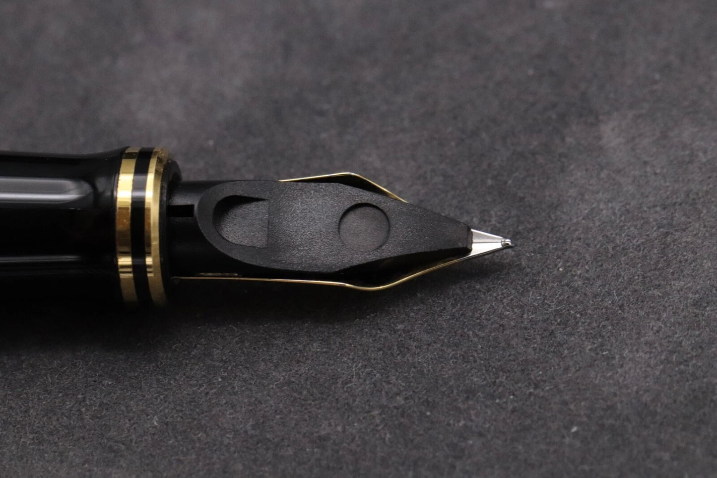 Parker Duofold Centennial Black Gold Fountain Pen - 1987 image 9