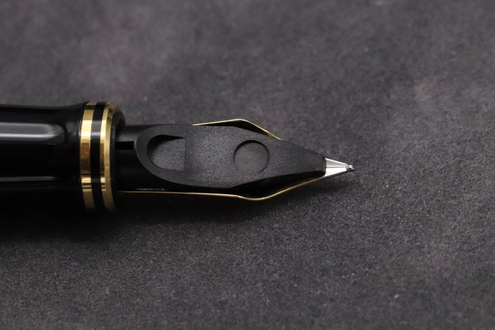 Parker Duofold Centennial Black Gold Fountain Pen - 1987 image 9