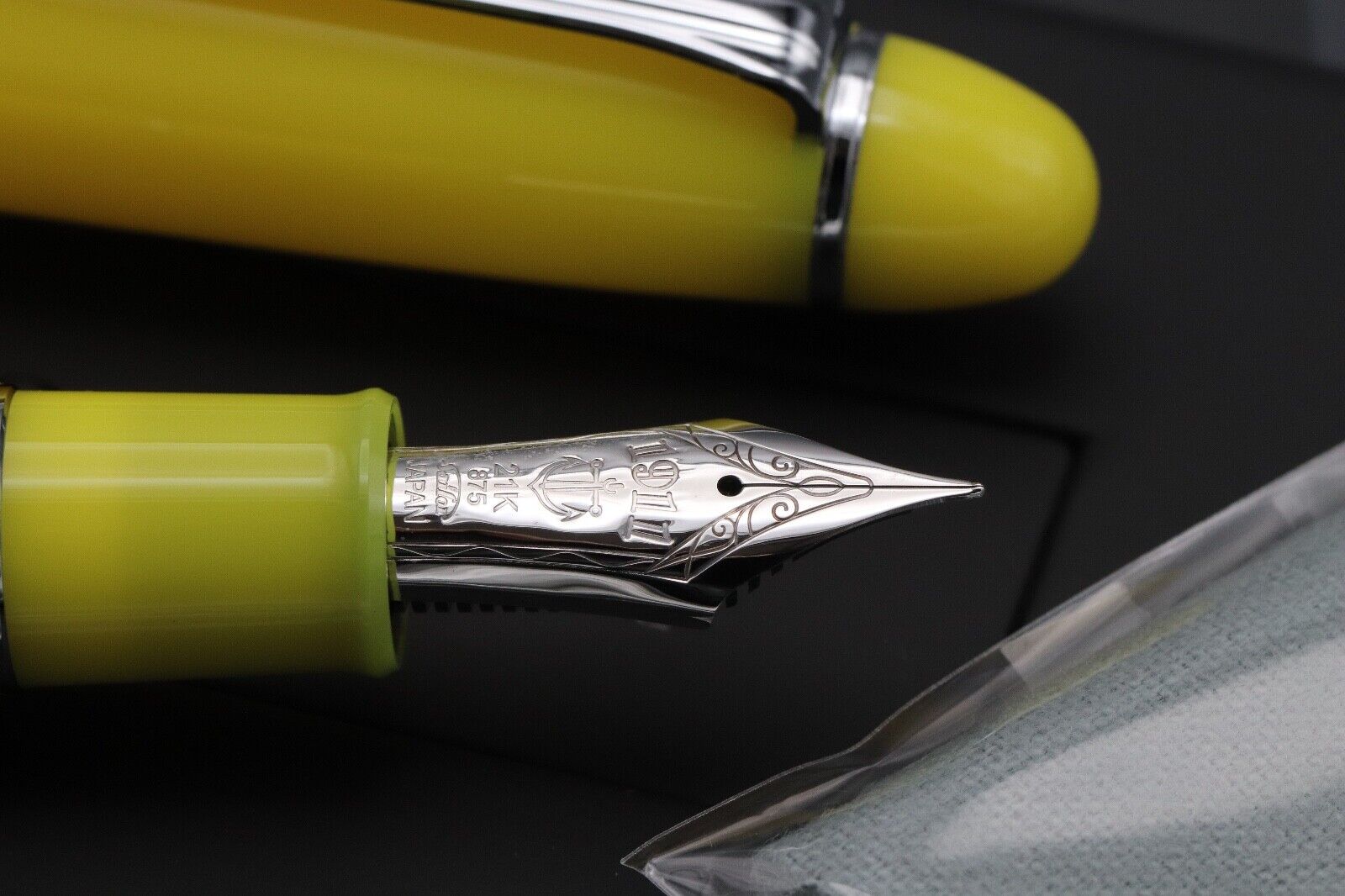 Sailor King of Pen Mandarin Yellow Fountain Pen - INKED ONCE image 2