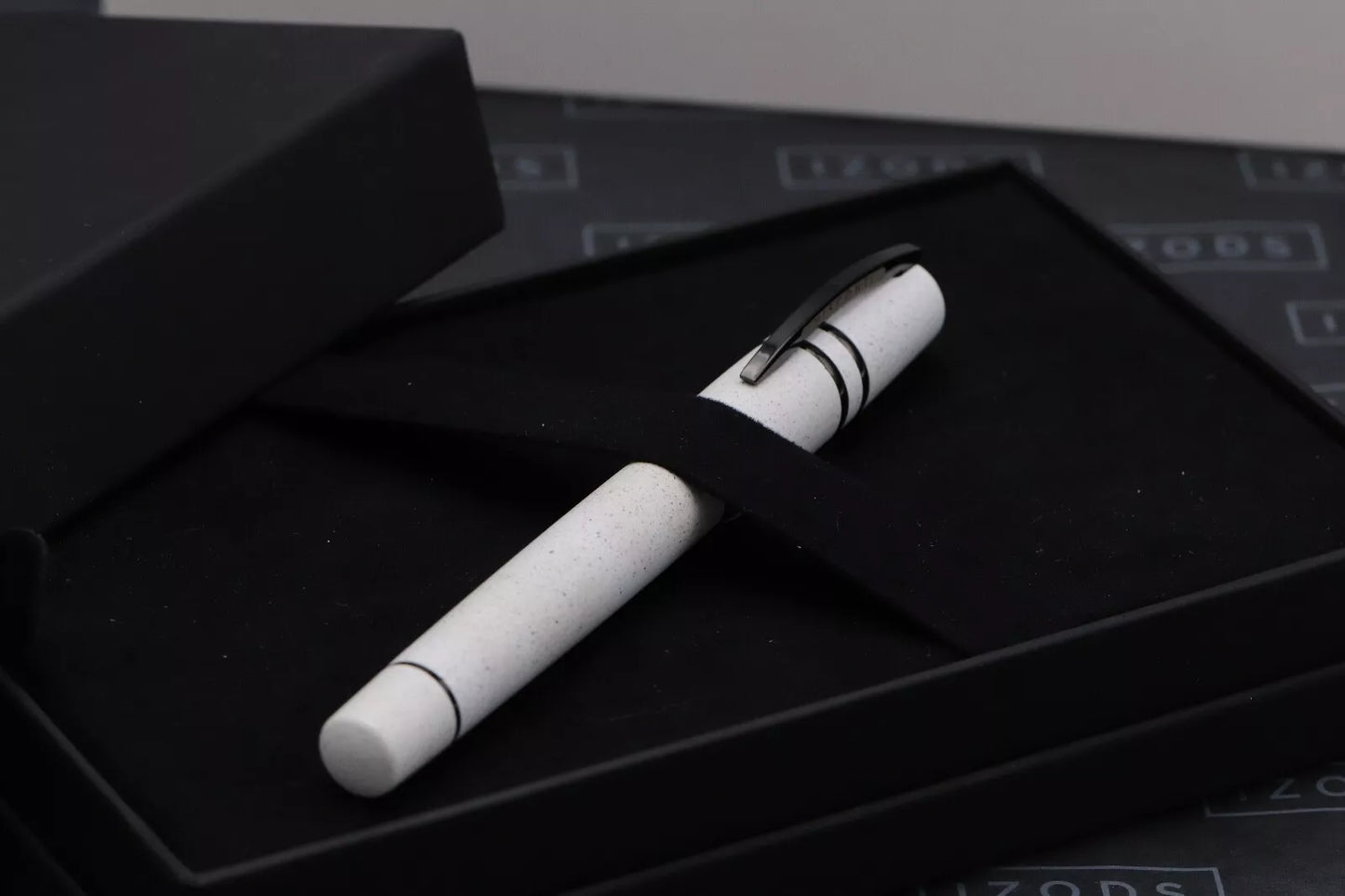 Visconti Homo Sapiens Lava White Ash Fountain Pen - 14k Stub Nib image 2