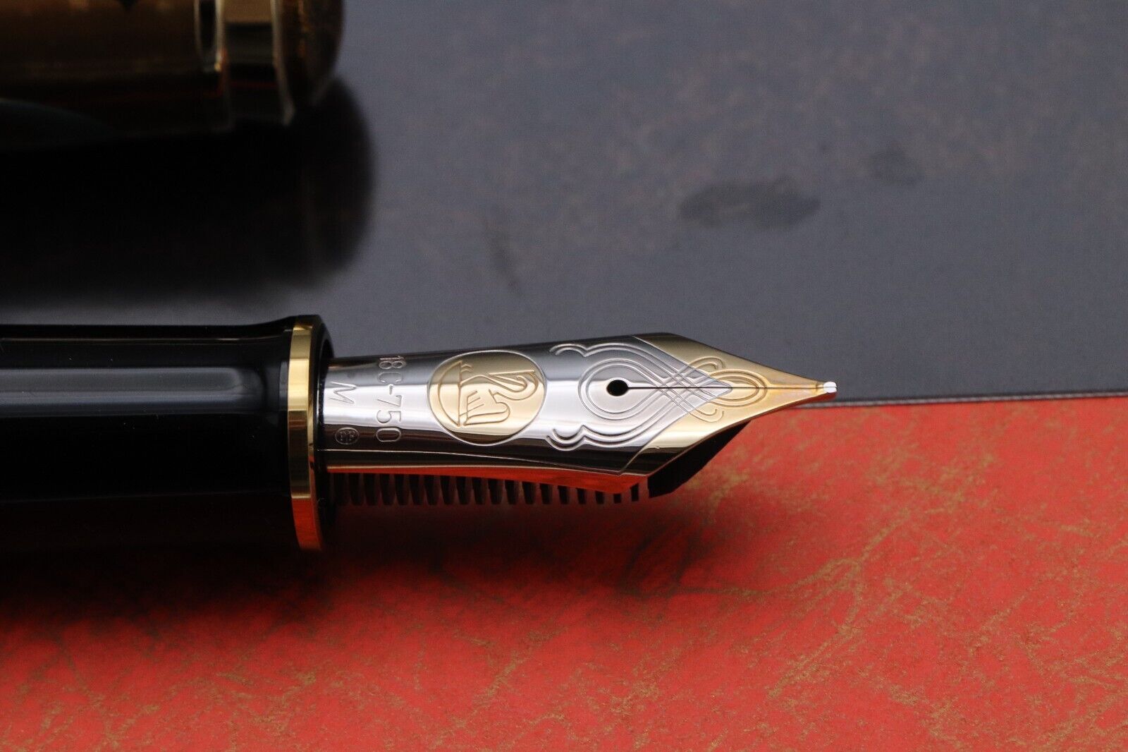 Pelikan M1000 Heavenly Maidens of Dunhuang LE88 Maki-e Fountain Pen - UNUSED image 3